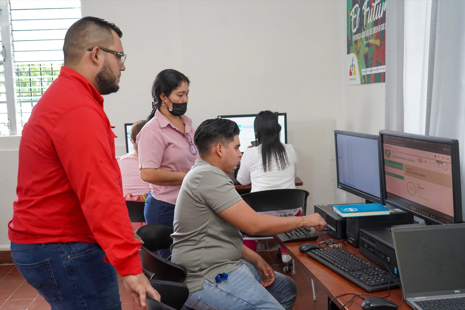 Formando Docentes con el Apoyo de las TIC en las Infoplazas, La Revolución Educativa del Siglo XXI