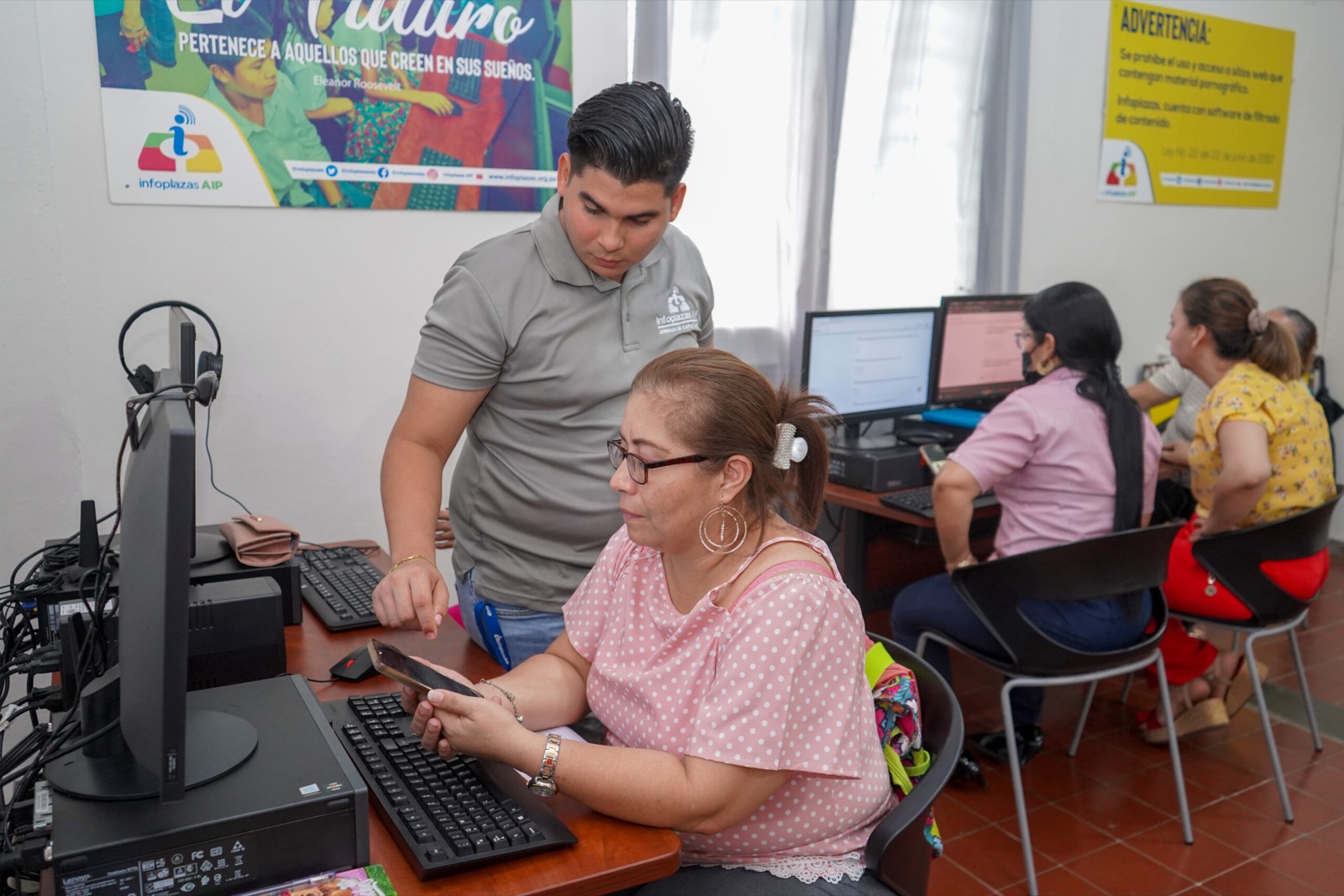 Formando Docentes con el Apoyo de las TIC en las Infoplazas, La Revolución Educativa del Siglo XXI