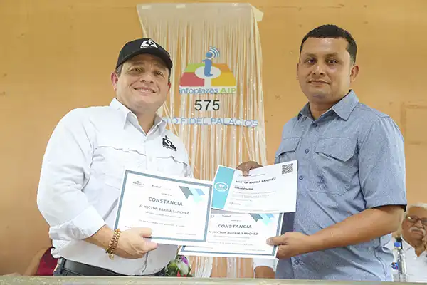 Dr. Luis Cisneros Sáenz y el Licdo. Héctor Barría, Dinamizador