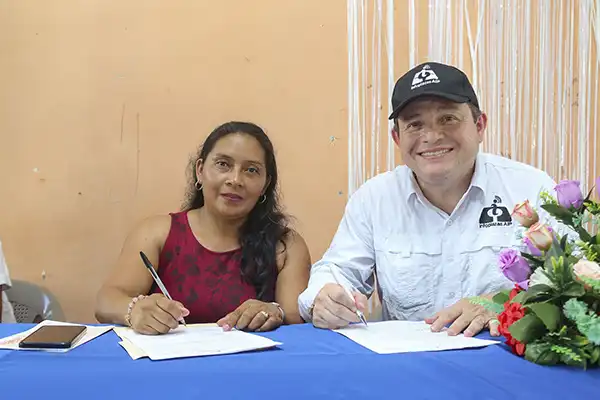 Firma_de_acta_de_bienes_de_la_Infoplaza_Justo Fidel_Palacios